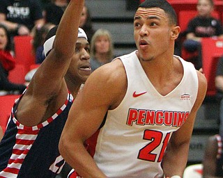 William D. Lewis The Vindicator YSU's Noe Anabir(21) looks to pass around UIC's Rob Howard(22) during 2-16-19 action at YSU.