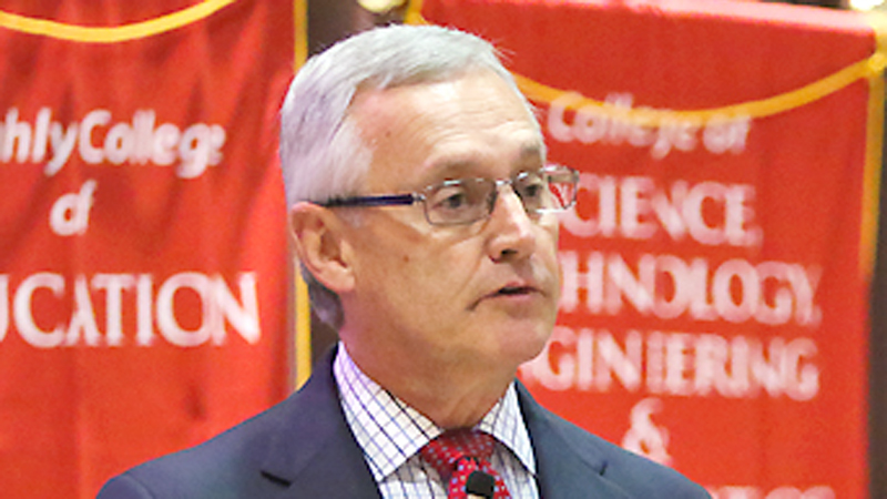 Jim Tressel, president of Youngstown State University, heaped praise on the university’s athletic programs Monday at the Curbstone Coaches meeting in North Lima.

