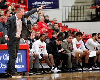 YSU's Head Coach Jerrod Calhoun yells to his team during their game against Cleveland State University on Saturday night. EMILY MATTHEWS | THE VINDICATOR