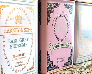 Piccadilly Parlour offers quiche, finger sandwiches, orange bread, pastries and English teas.