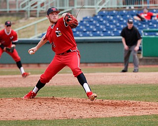 YSU's Chad Coles pitches the ball during their game against UIC on Sunday afternoon. YSU lost 8-3.