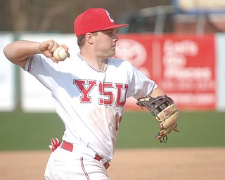 YSU's third baseman Blaze Glenn prepares to throw the ball home during their second game against NKU on Thursday. EMILY MATTHEWS | THE VINDICATOR