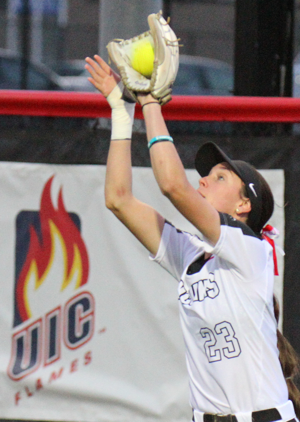 William D. Lewis The VindicatorYSU'sLexi Zappitelli(23) pulls in a flyball during 4-26-19 game with UIC.