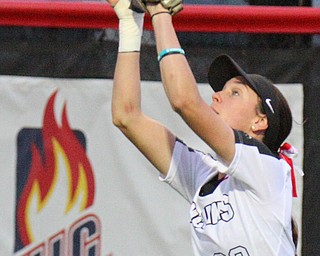 William D. Lewis The VindicatorYSU'sLexi Zappitelli(23) pulls in a flyball during 4-26-19 game with UIC.