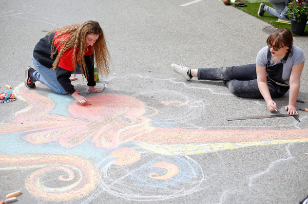 Anne Gulfo, left, a sophomore studying graphic design at Youngstown State University, and Rachel Hritz, a freshman studying art education and painting at YSU, draw an octopus with chalk at Federal Frenzy on Saturday. EMILY MATTHEWS | THE VINDICATOR
