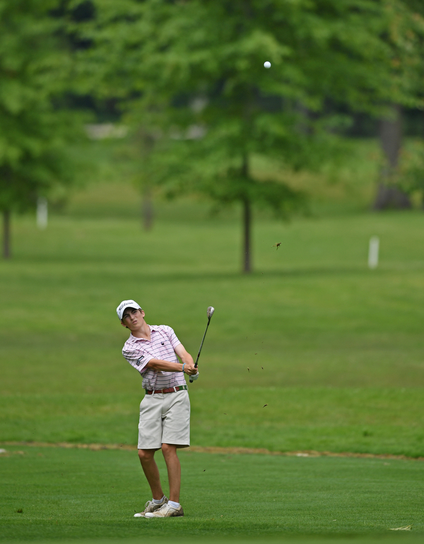 BOARDMAN, OHIO - JUNE 20, 2019: Will Lodge, of Darien, Connecticut, watches his approach shot on the 18th hole during the final round of the American Junior Golf Association Tournament. DAVID DERMER | THE VINDICATOR