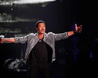 Lionel Richie performs at Covelli Centre on Saturday night as part of his Hello Tour. EMILY MATTHEWS | THE VINDICATOR