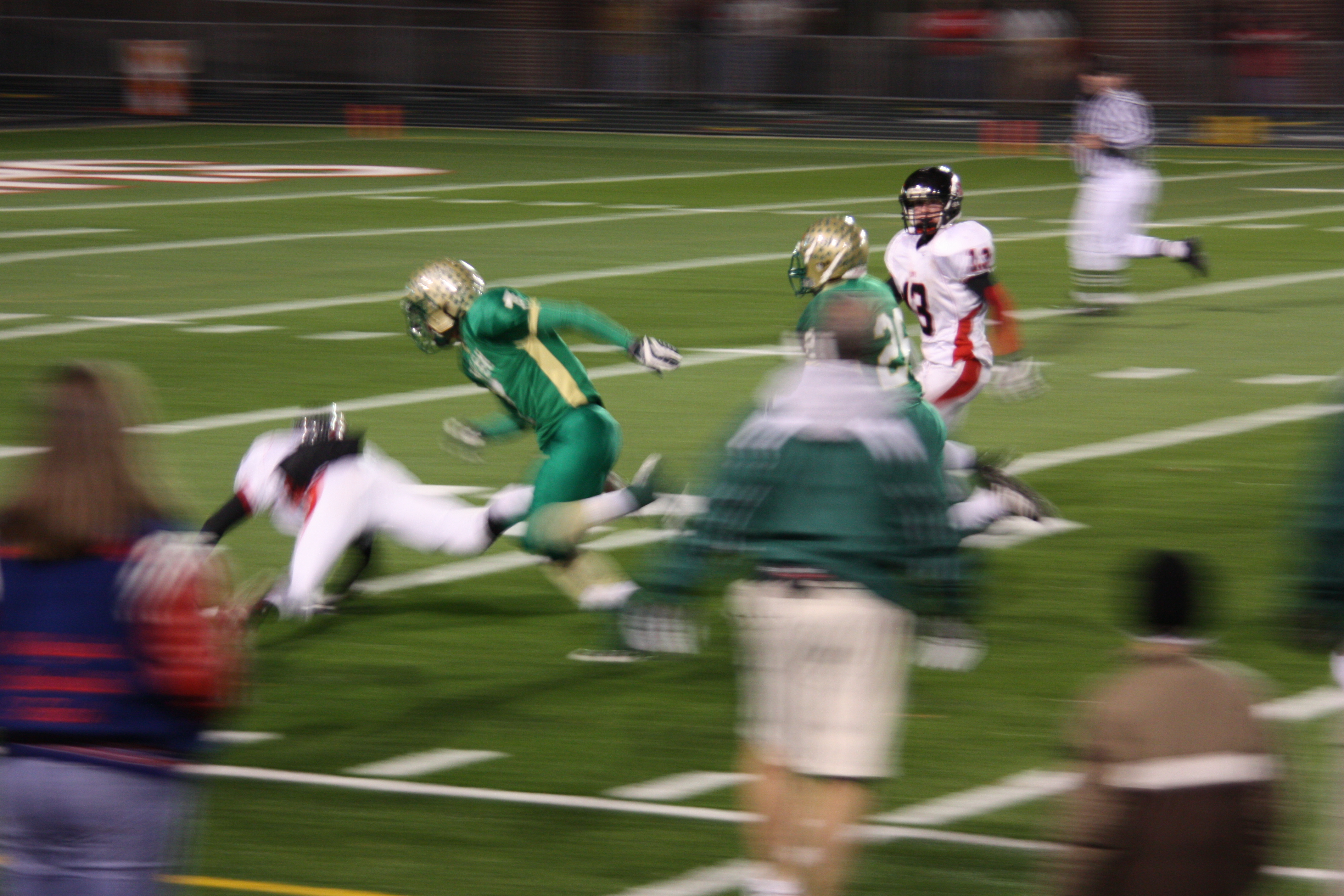 Jones going for the Goal