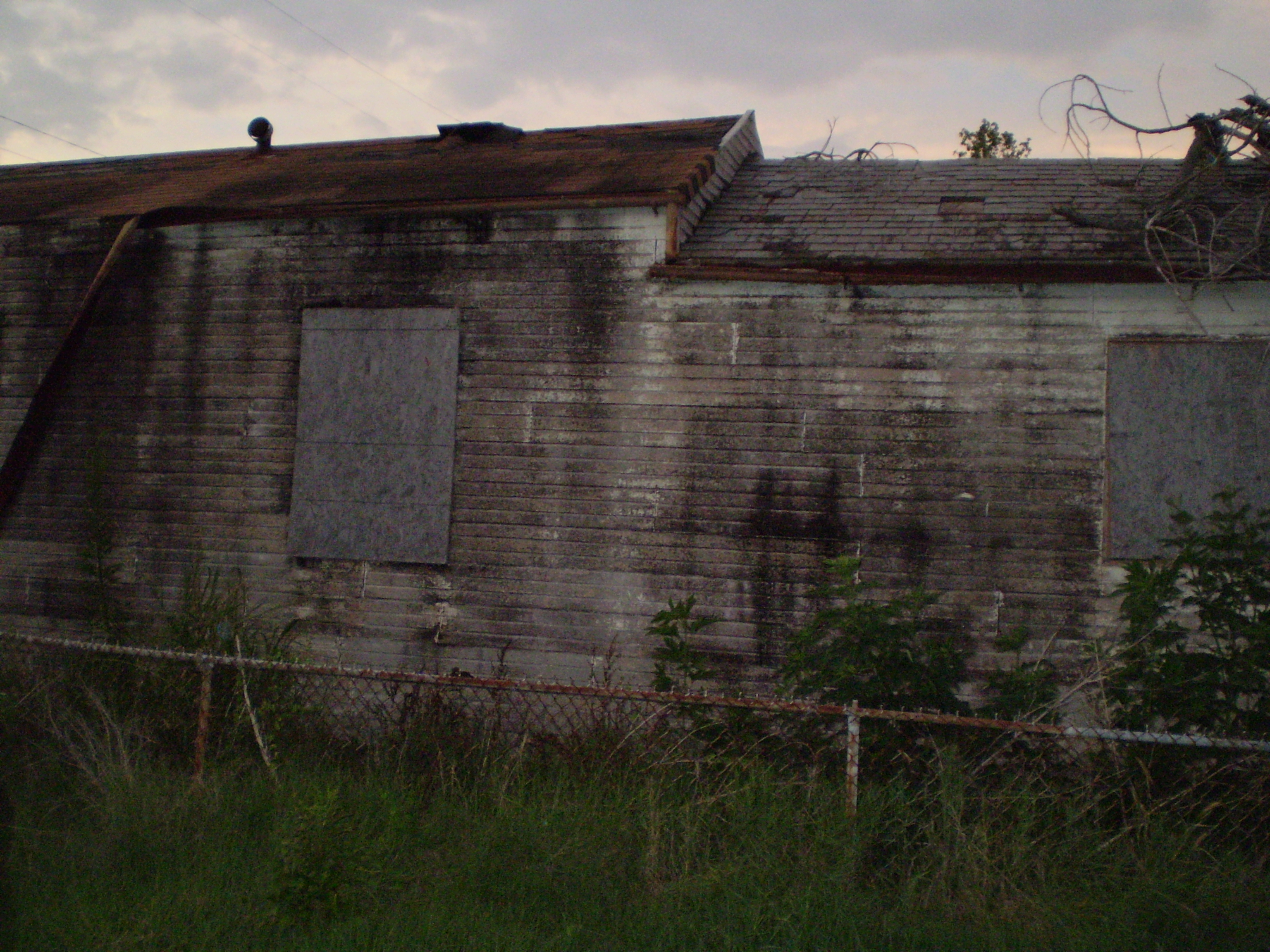 Houses destroyed from the levy break.