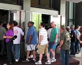 UAW OKS DEAL WITH GM